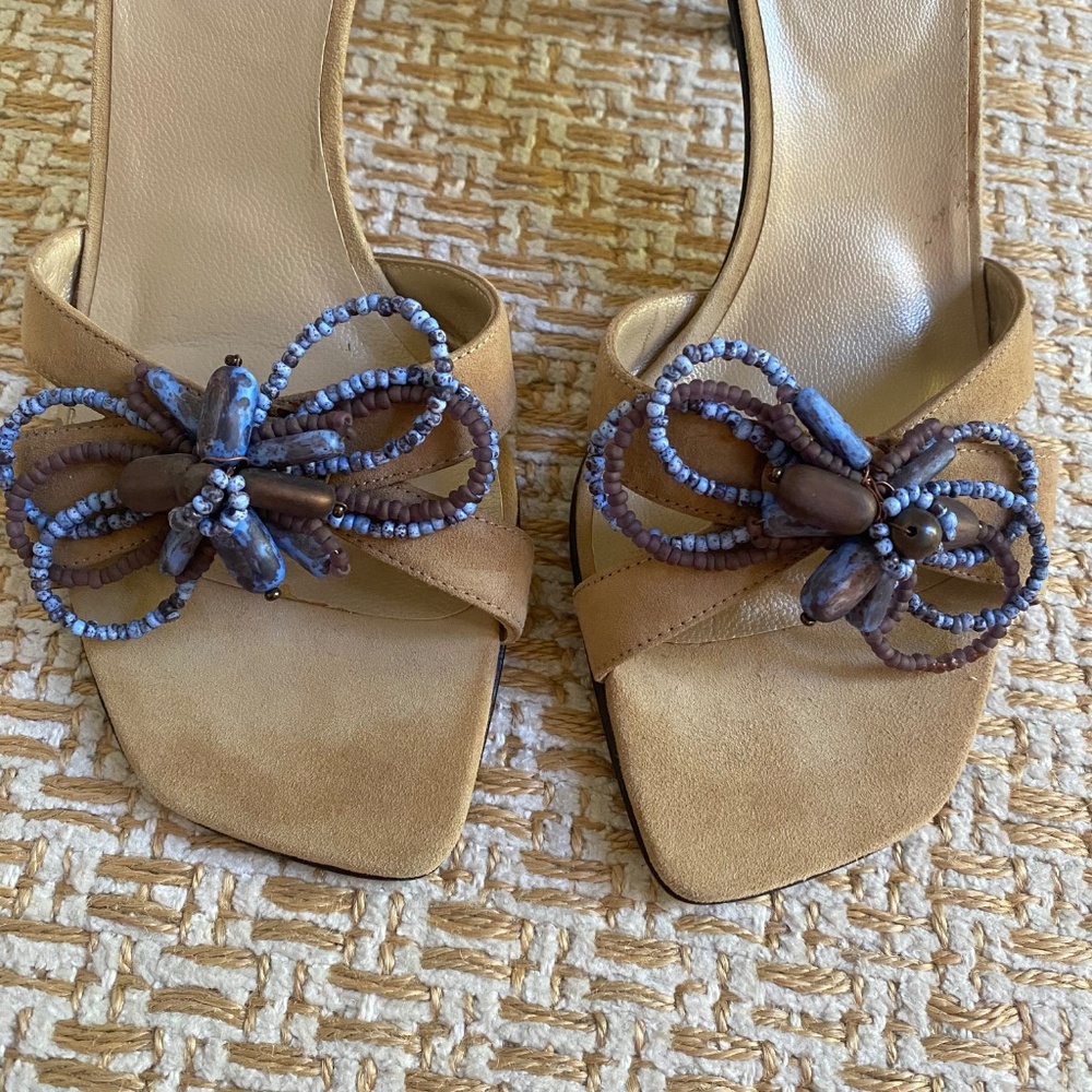 Stuart Weitzman Tan & Blue Slip on Beaded Heel Sandals 7.5 - Picture 2 of 7